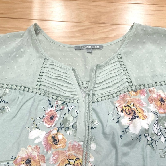 Floral Blouse with Tie Tassels - Mint Green - Picture 7 of 9